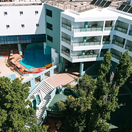 מלון Santa Marina Unique 4*